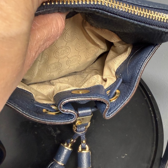 MICHAEL Michael Kors  Leather Crossbody Purse Camden Tassels crossbody EUC - Picture 5 of 9